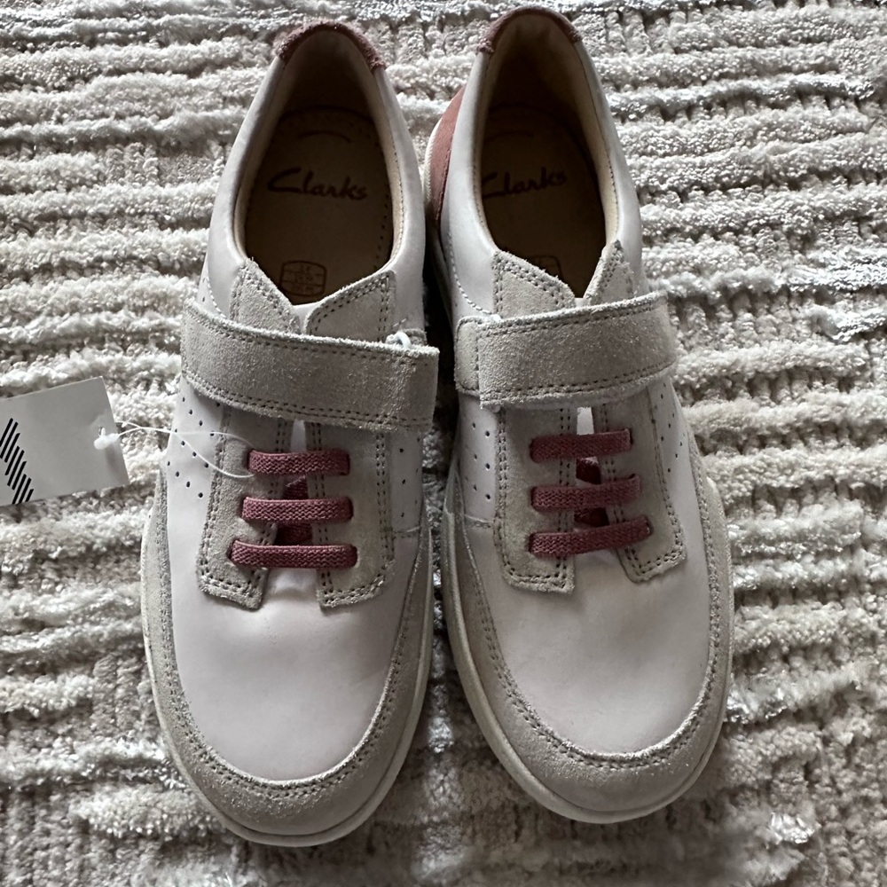 Clarks sneakers, size 2.5